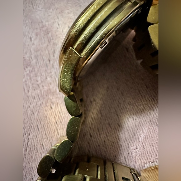 Michael Kors Watch - Gold in great condition! - Picture 3 of 10